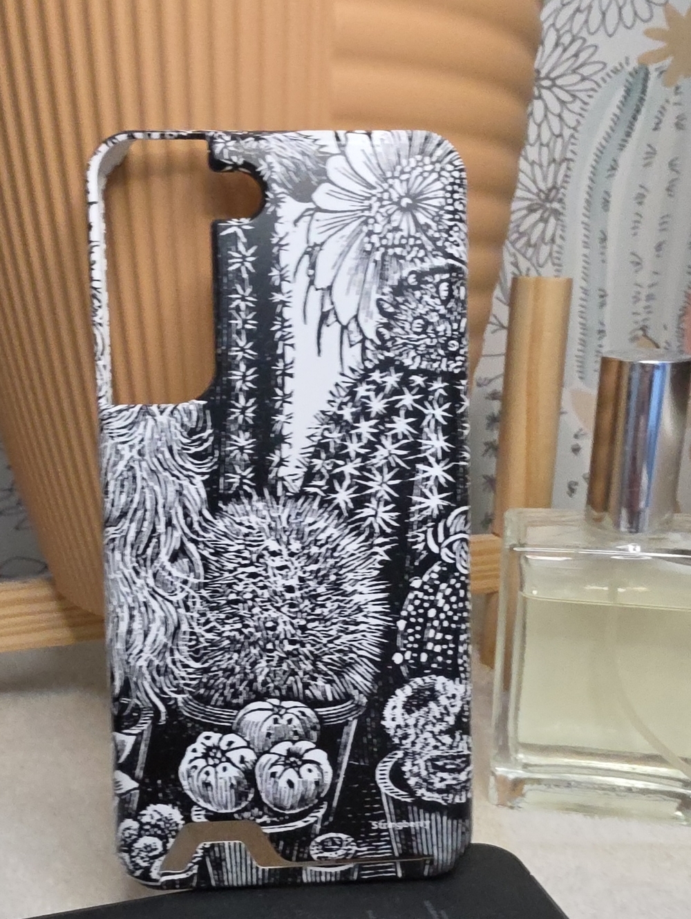 Samsung Galaxy S22 Card Case STRINGBERRY Black & White Cactus Phone Case
